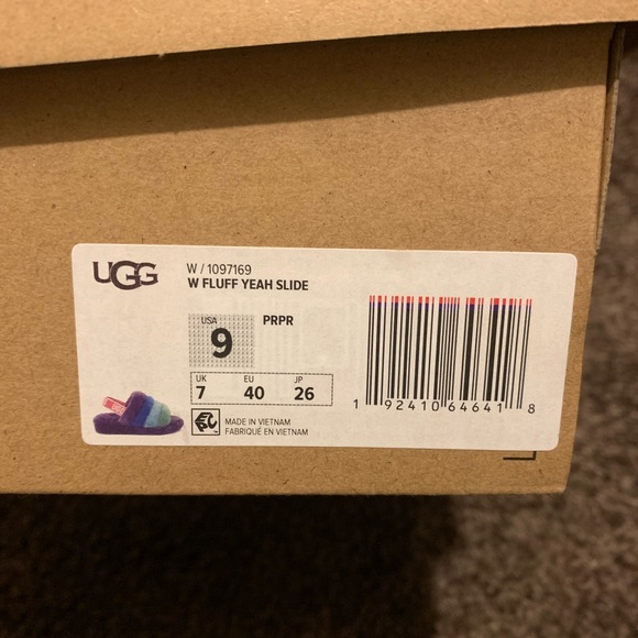 UGG Fluffy Slides - Picture 3 of 5